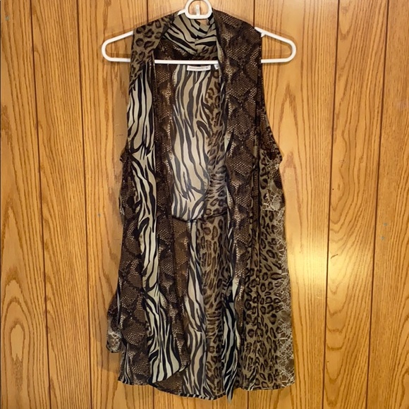 Susan Graver Tops - 🔥Animal Print Light Cardigan